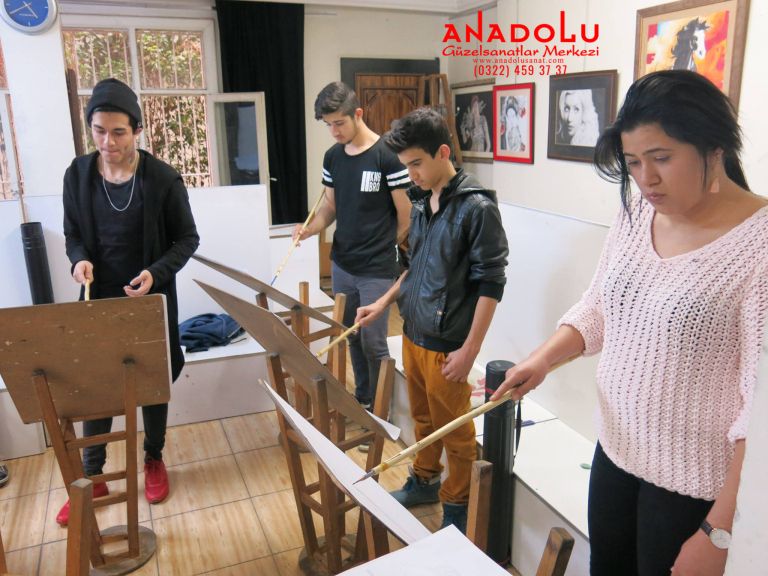 Bursada Anadolu Güzel Sanatlarda Modelden Desen Çizimleri