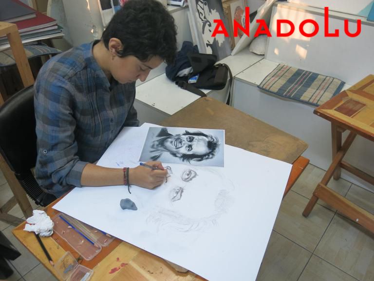 Hobi Grubu Karakalem Potresi Çalışan Kadın Bursa